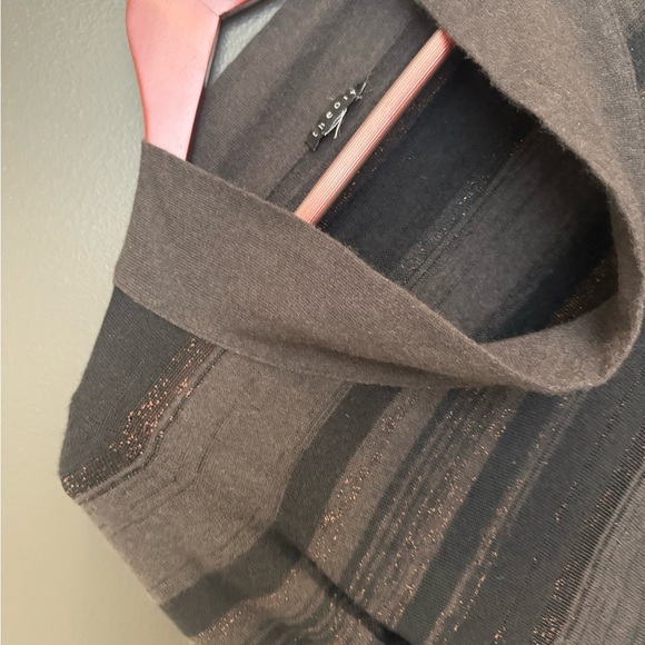 Theory GUC Brown/Black fitted scoop neck sweater. - Picture 4 of 11